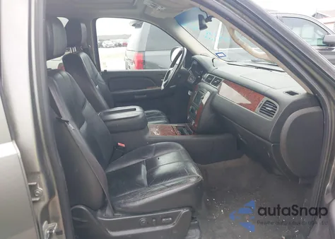 2008 Chevrolet Tahoe Ltz z USA, uszkodzony, nr VIN 1GNFC13028R169597